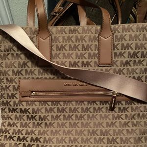 Michael Kors carry tote